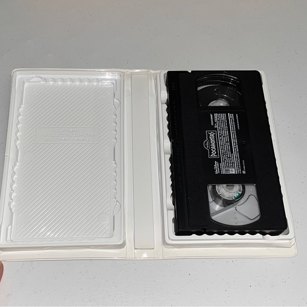 Disney’s Masterpiece Collection Pochahontas 5741 VHS Movie - Picture 5 of 14